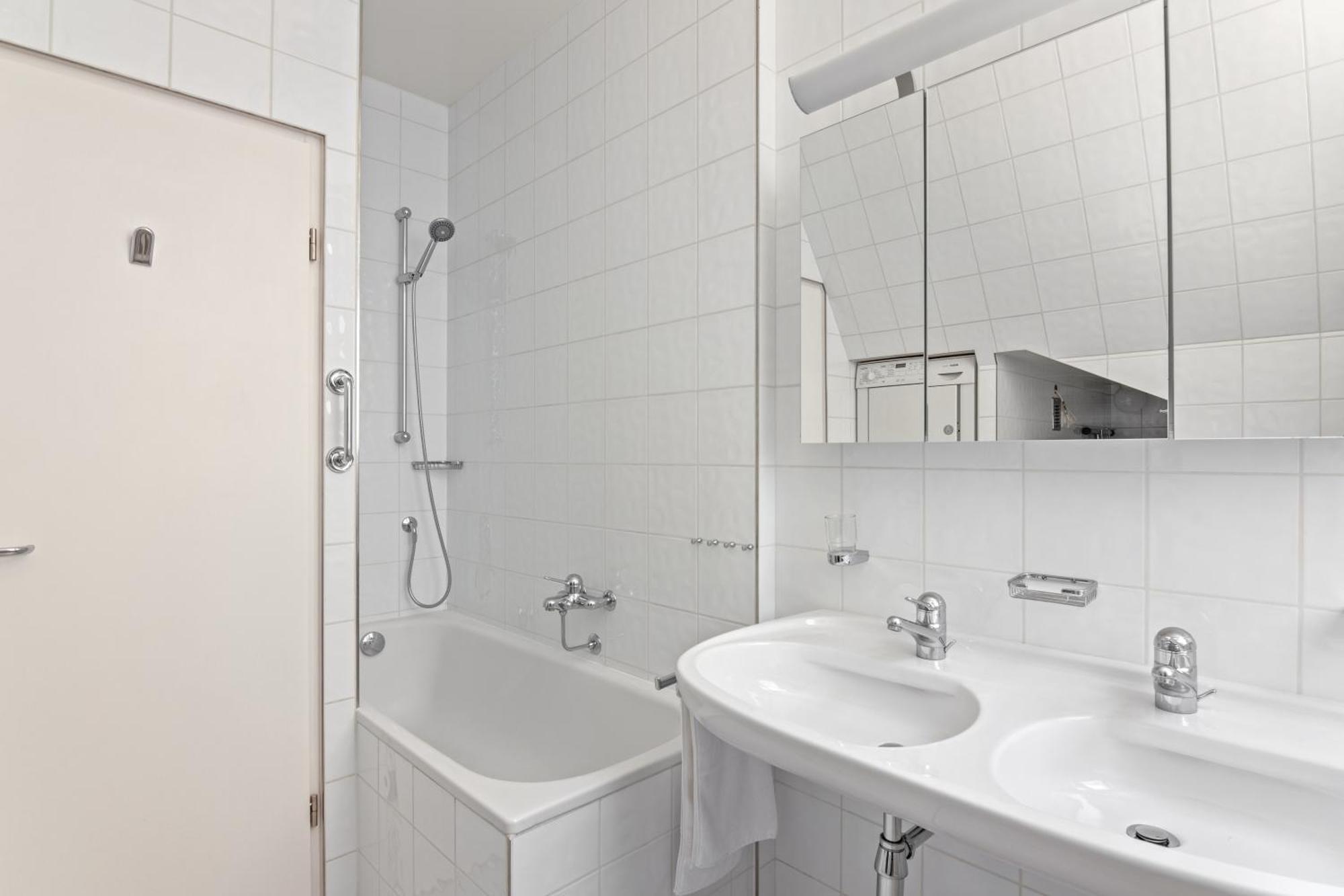 Mole 32 - Self Check In By Homenhancement Genf