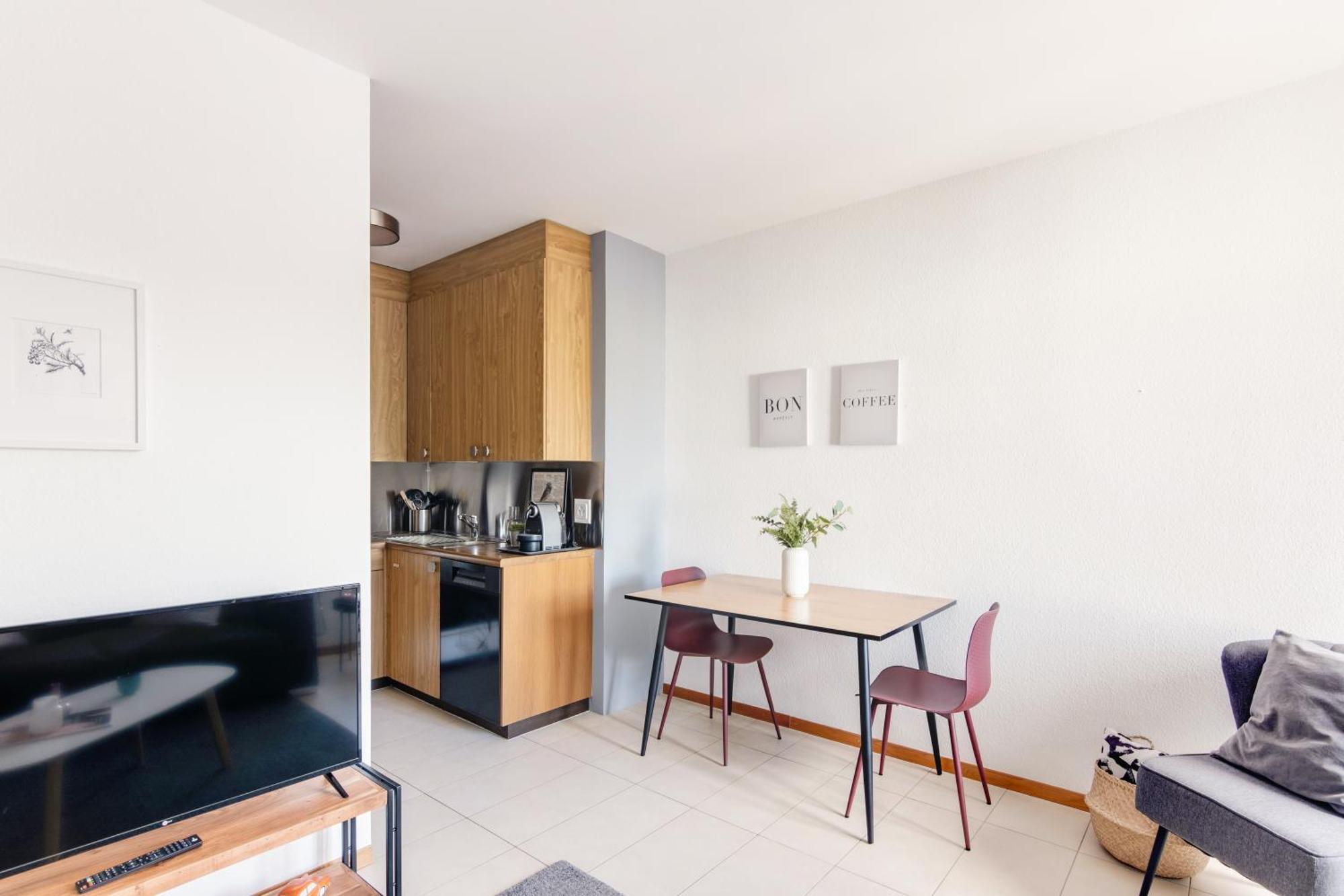 Mole 32 - Self Check In By Homenhancement * Ginebra