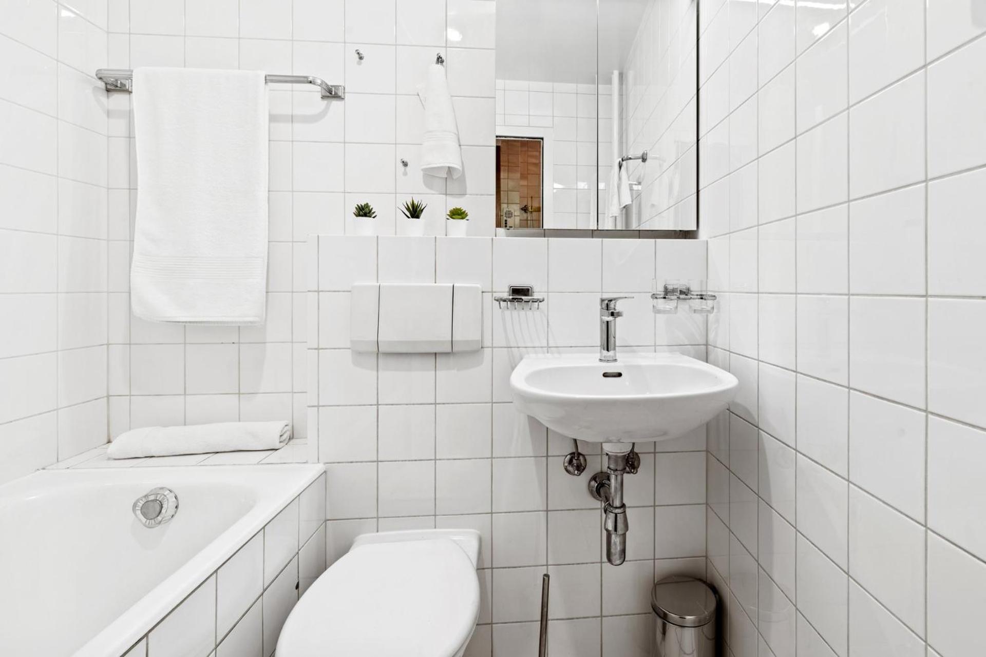 Mole 32 - Self Check In By Homenhancement * Ginebra