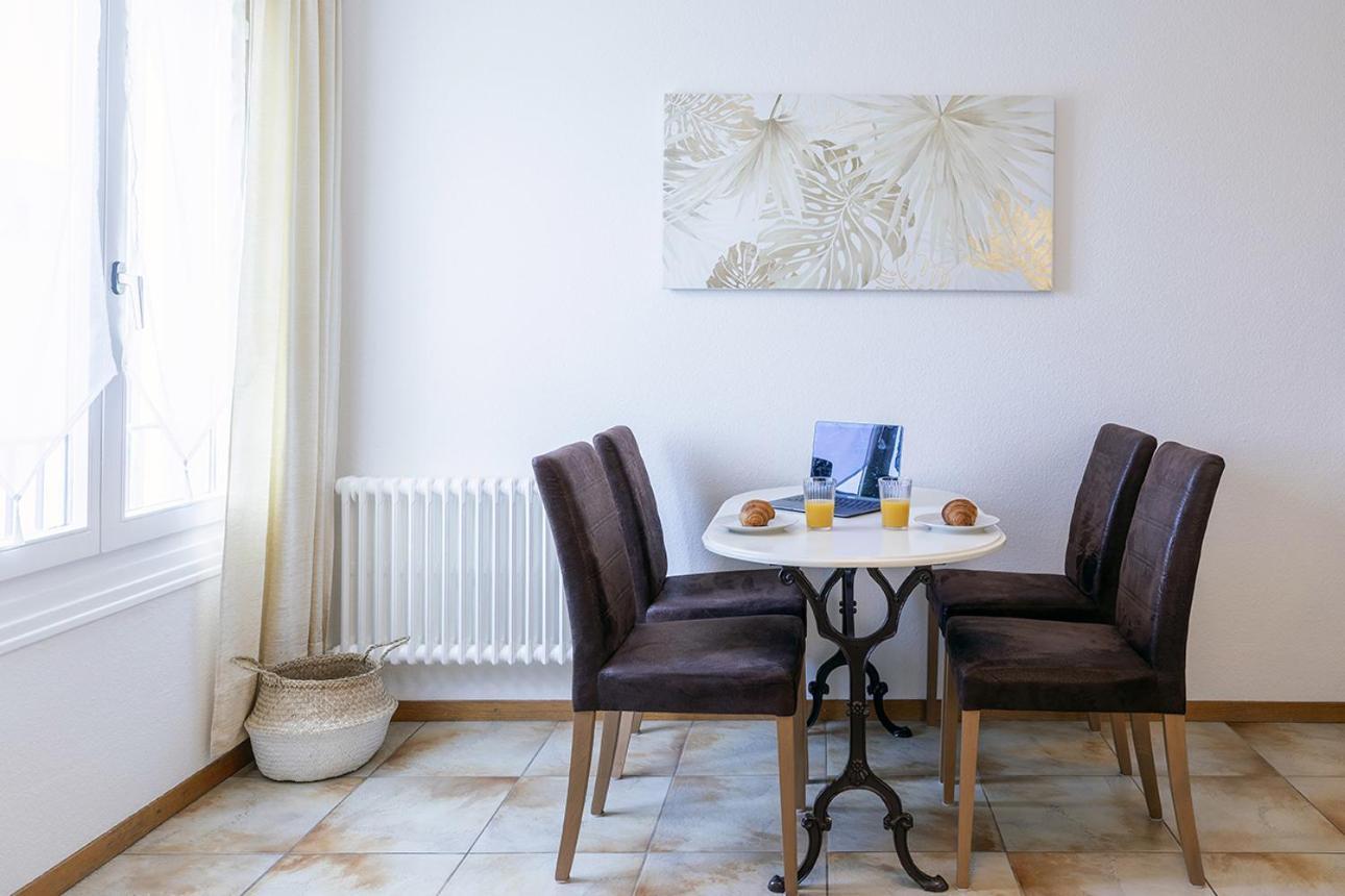 Mole 32 - Self Check In By Homenhancement