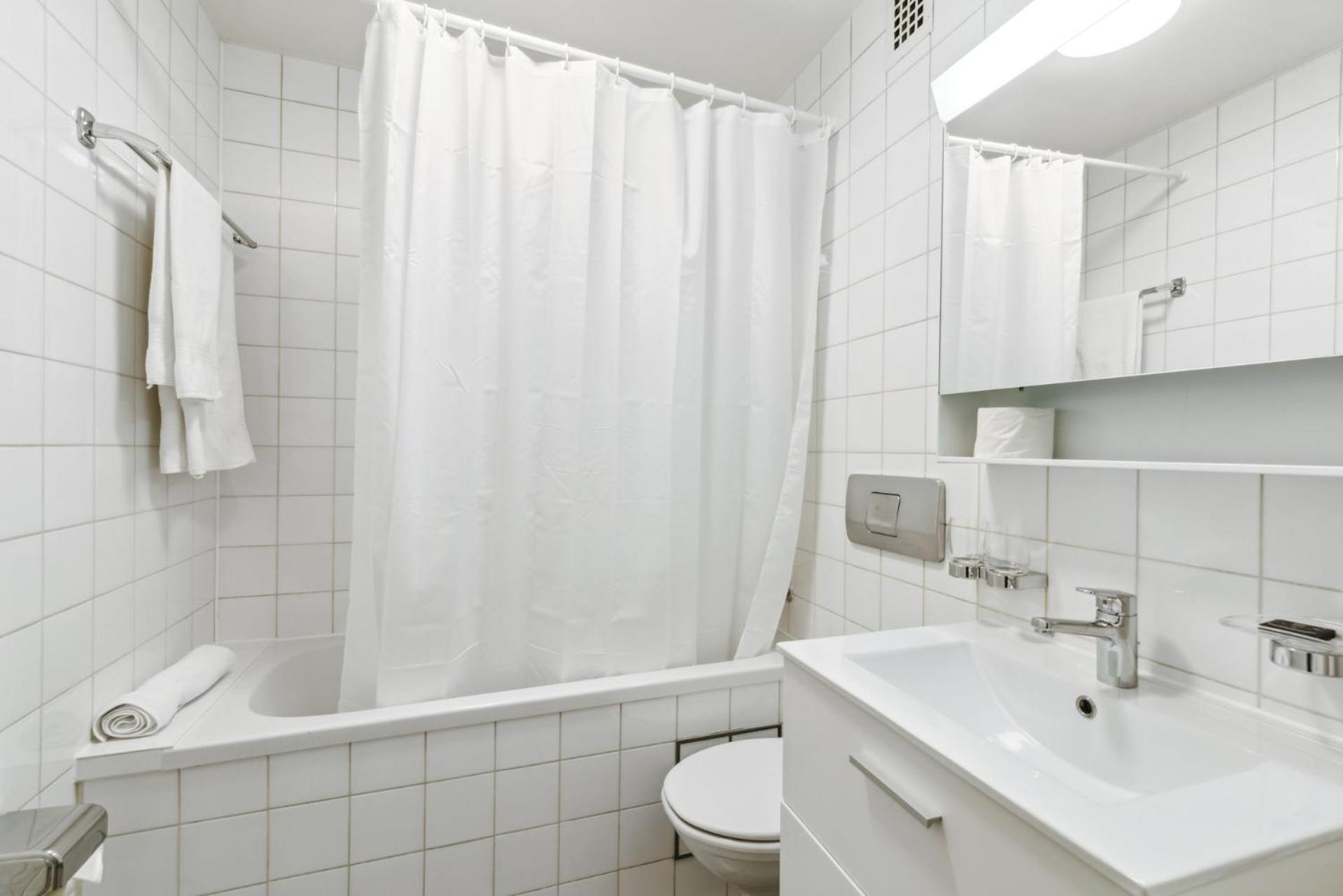 Mole 32 - Self Check In By Homenhancement